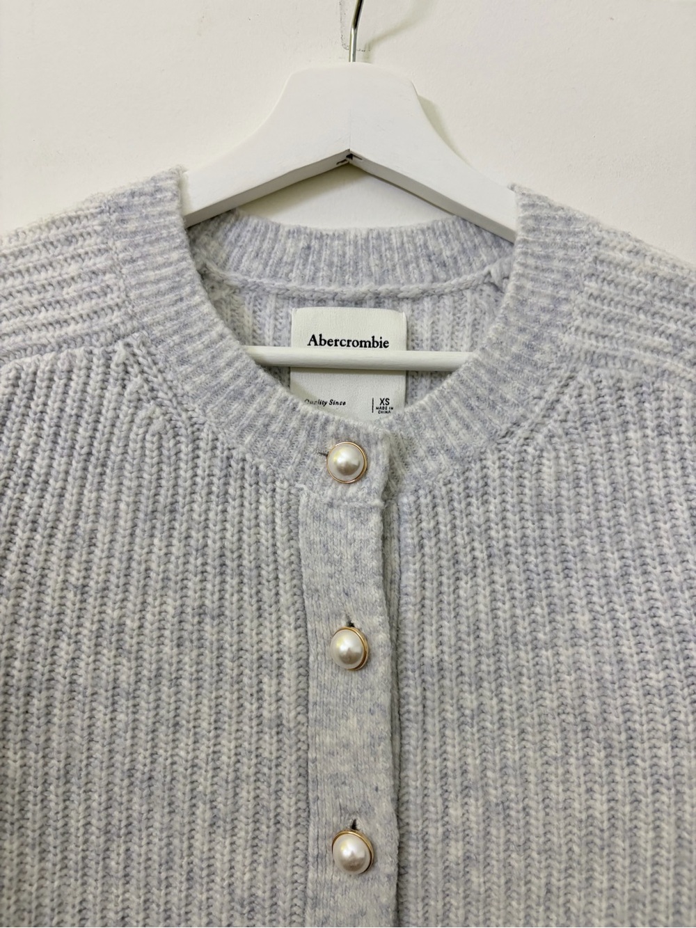 Abercrombie Crew Pearl Button Cardigan XS Gray Cropped Knit Coquette Sweater - Picture 4 of 7